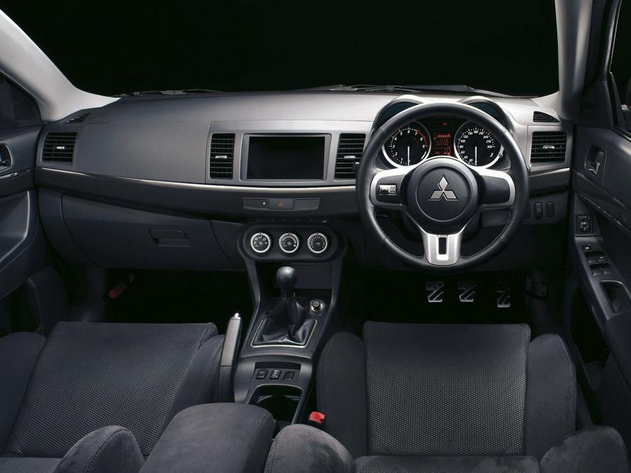  Mitsubishi Lancer Evolution X 2007 года  (фото 60 из 149)